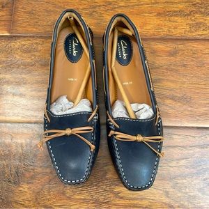Clarks Navy Leather Dunbar Groove Flat